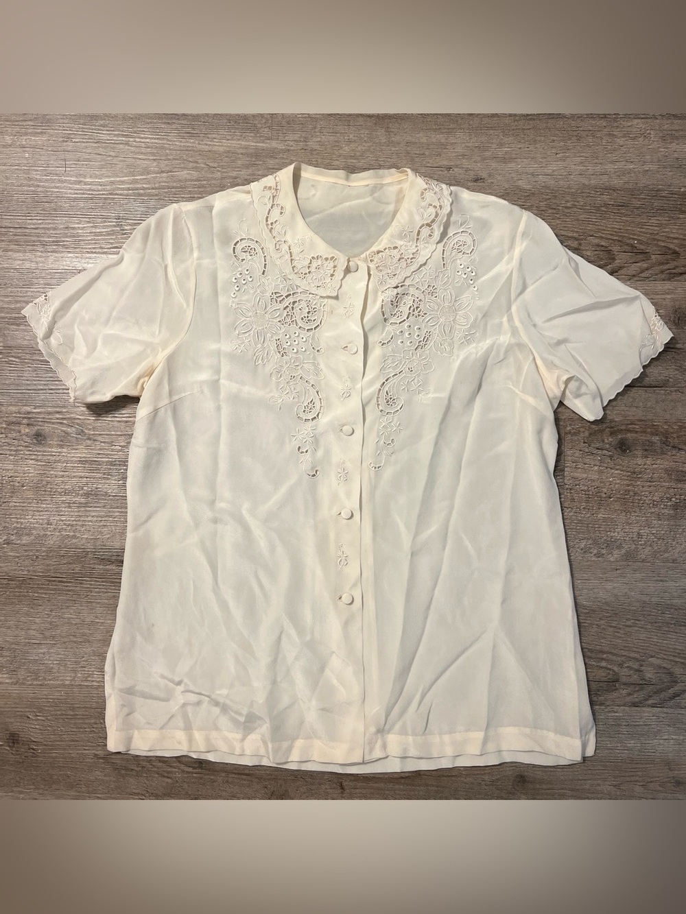 Absolutely stunning 70’s-80’s Pure Silk Cream lace blouse with floral embroidery